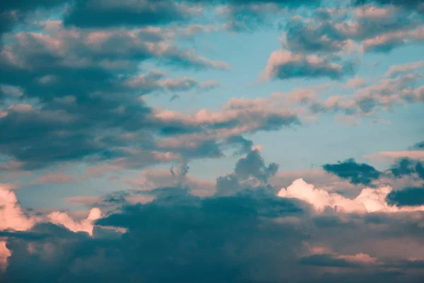 空の背景を持つ美しい雲 — ストック写真