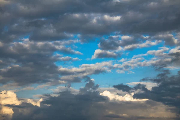 空の背景を持つ美しい雲 — ストック写真