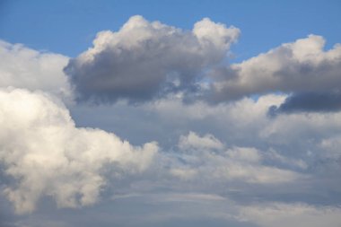 Gökyüzü arka plan ile güzel bulutlar