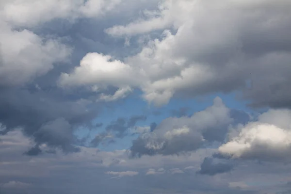 空の背景を持つ美しい雲 — ストック写真