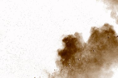 Beyaz arka plan üzerinde kuru toprak patlama