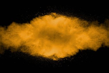 Soyut sanat Portakal tozu siyah arka plan üzerine.