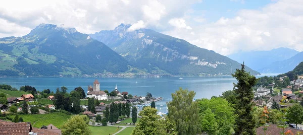 Widok Piękny Turysta Przeznaczenia Spiez Jeziora Thun Krajobraz Oberland Berneński — Zdjęcie stockowe