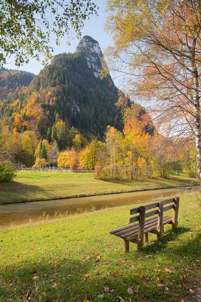 Αναπαύεται Πάγκο Στο Oberammergau Τοπίο Θέα Στα Όρη Kofel Βουνό — Φωτογραφία Αρχείου