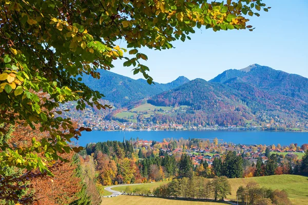 Blick Vom Ausflugsziel Sonnenbichl Auf Die Herbstliche Landschaft Tegernsee Oberbayern — Stockfoto