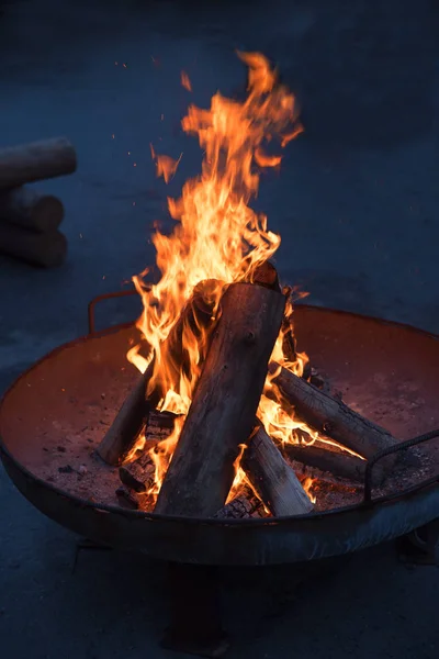 Open Campfire Big Pan Outdoor Blazing Flames — Stock Photo, Image