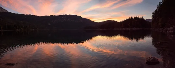 Traumhafte Sonnenuntergangskulisse Mit Schönem Himmel Panoramalandschaft Oberbayern — Stockfoto