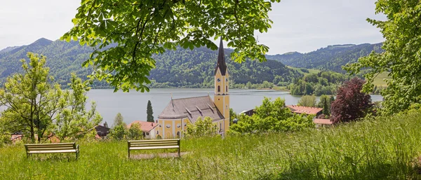 Weinberg hill with benches, lookout point at health resort schli — Stock Photo, Image