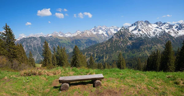 Idylické místo, kde si můžete odpočinout, pohoří fellhorn s výhledem na všechny — Stock fotografie