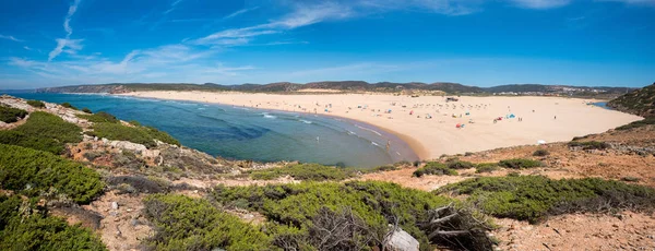 Bordeira Beach, Carrapateira, Portugalia, czerwiec 22th 2019-kąpiel — Zdjęcie stockowe