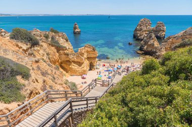 Praia Do Camilo, Lagos, Portekiz, 21 Haziran 2019 -ahşap merdiven
