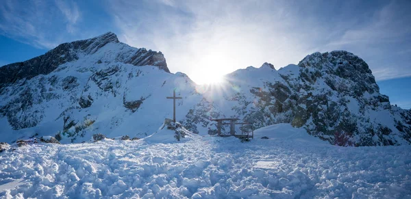 Hermosa montaña cima osterfelderkopf, bavaria superior en invierno — Foto de Stock
