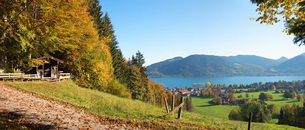 Chemin de randonnée à la place de guet Prinzenruhe, avec vue sur le lac tigre — Photo