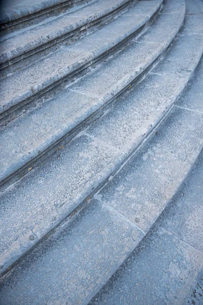 Escalera gris semicírculo — Foto de Stock