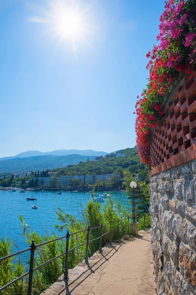 Pictorial seaside walkway from Opatija to Icici tourist town, Cr — Stock Photo, Image