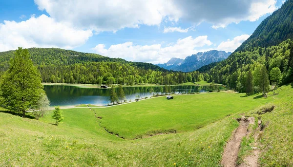 Increíble Paisaje Primavera Alpes Bavarianos Lago Ferchensee Cerca Mittenwald —  Fotos de Stock