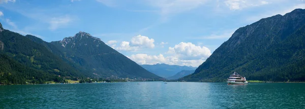 Escursione Con Transatlantico Passeggeri Sul Lago Achensee Austria Paesaggio Estivo — Foto Stock