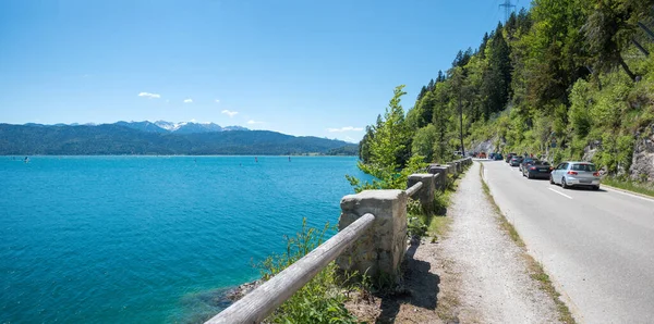 Пробки Дневными Прогулками Берегу Озера Дороги Вальчензе Назначения Баварских Альпах — стоковое фото