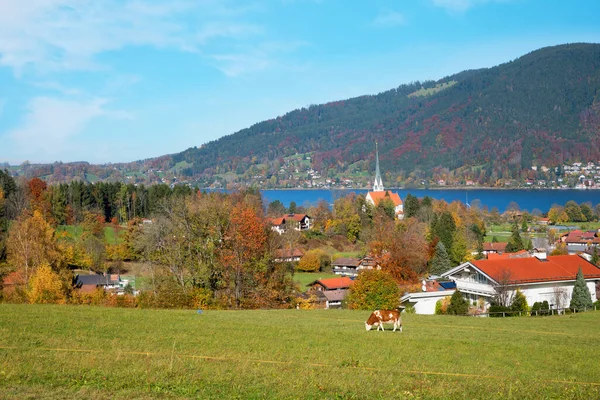 Idyllic Осенний Ландшафт Tegernsee Видом Церковь Бад Виллидж Верхняя Бавария — стоковое фото