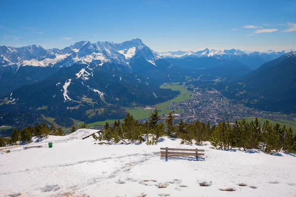 Mirante Com Banco Montanha Wank Vista Para Zugspitze Alpes Bávaros — Fotografia de Stock
