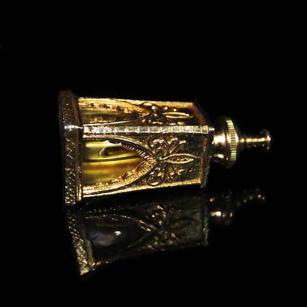 Zlatá Láhev Luxusní Parfém Černém Pozadí — Stock fotografie