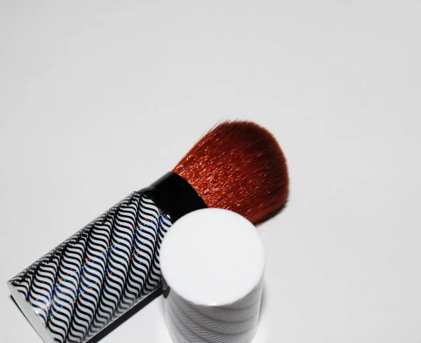 Maquiagem Escova Natural Isolado Fundo Branco — Fotografia de Stock