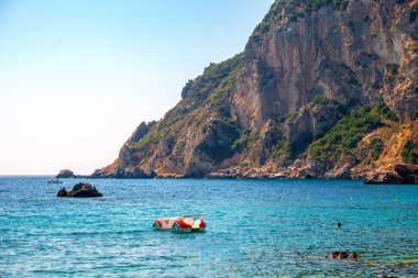 Korfu Adası güzel, Paleokastritsa Yunanistan (Korfu panoramik manzaralı şirin ve harika defne)