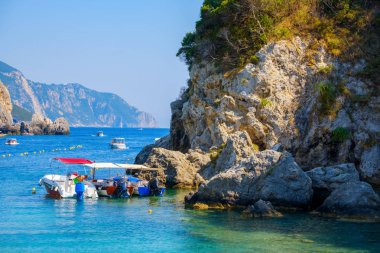 Korfu Adası güzel, Paleokastritsa Yunanistan (Korfu panoramik manzaralı şirin ve harika defne)