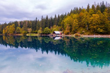 Güzel göl, Fusine dağ gölü Güz ve Mangart dağ içinde belgili tanımlık geçmiş Kuzey İtalya Alpleri'nde, Europe