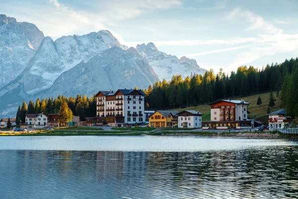 Lago Misurina Hermoso Entorno Fondo Sorapiss Montaña Cristallo Montaña Los — Foto de Stock