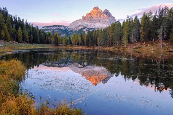 Hermoso Lago Lago Antorno Fondo Drei Zinnen Tre Cime Lavaredo — Foto de Stock