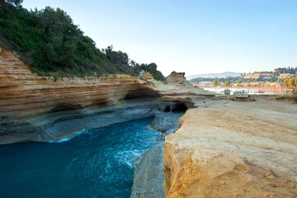 Güzel Kayalık Sahil Şeridi Gündoğumu Sidari Tatil Köyü Corfu Adası — Stok fotoğraf