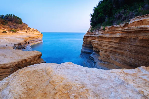 Güzel Kayalık Sahil Şeridi Gündoğumu Sidari Tatil Köyü Corfu Adası — Stok fotoğraf