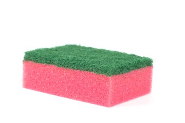 Beyaz arka plan üzerinde renkli mutfak sünger