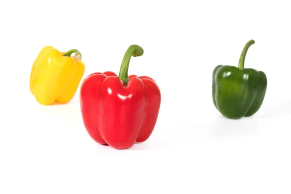 Pimientos Rojos Amarillos Verdes Frescos Sanos Sobre Fondo Blanco —  Fotos de Stock