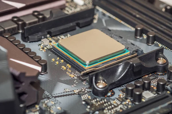 Närbild av datorns moderkort och processor komponenter, mod — Stockfoto