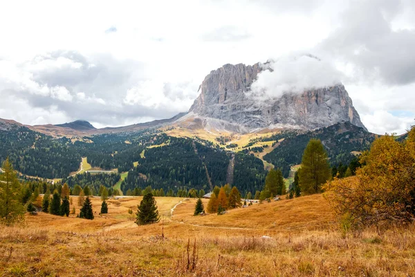 Típico Paisaje Montañoso Montañoso Las Montañas Dolomitas Con Hermosos Colores — Foto de Stock