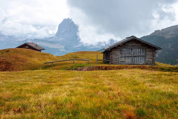 Prado Montanha Casas Vale Gardena Seceda Pico Fundo Alpe Siusi — Fotografia de Stock