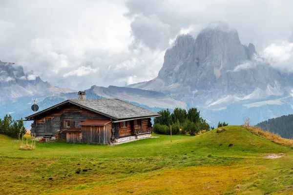 Горный Луг Дома Долине Гардена Пик Сечеда Фон Alpe Siusi — стоковое фото