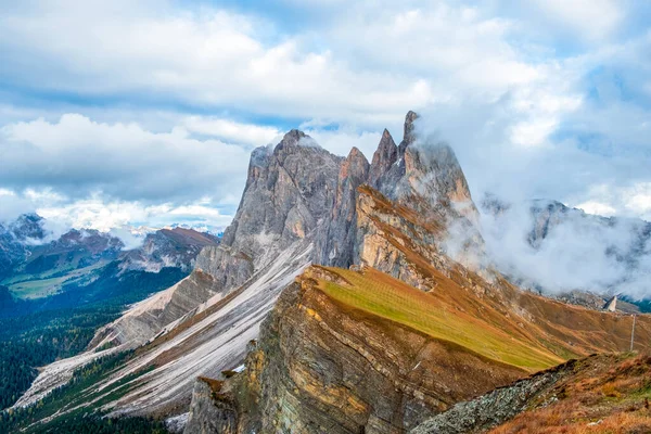 Hermosas Montañas Seceda Vistas Impresionantes Las Montañas Odle Dolomitas Val —  Fotos de Stock
