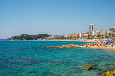 Yaz mevsiminde Lloret de Mar plajı, Katalonya, İspanya 'da Costa Brava
