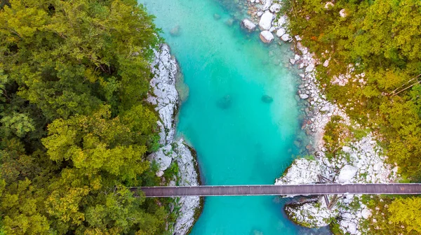 Luftaufnahme Des Türkisblauen Flusses Soca Isonzo Und Der Holzbrücke Bei — Stockfoto