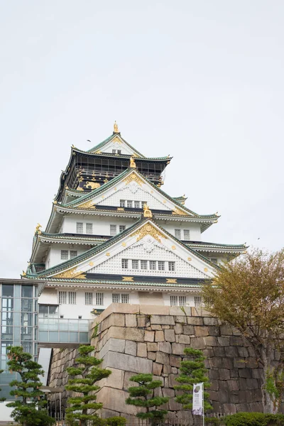 Kasteel Osaka in het najaar in Osaka, Japan — Stockfoto