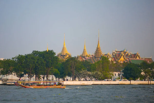 Vista de Wat Phra Si Rattana Satsadaram Bangkok, Tailandia —  Fotos de Stock