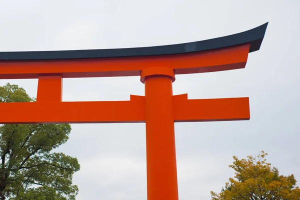 Torii rouge au sanctuaire Fushimi Inari-taisha à Kyoto, Japon — Photo