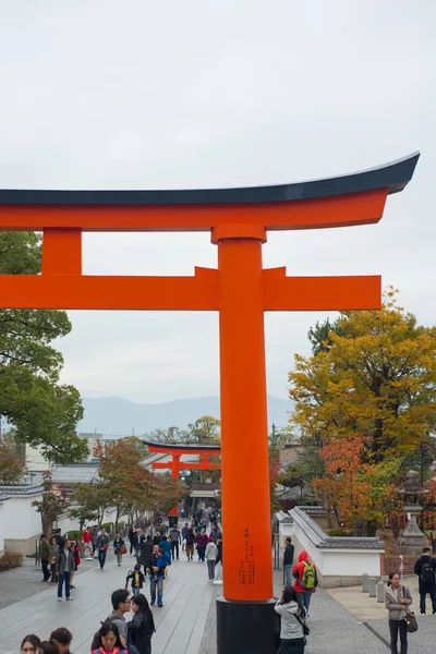 Torii rojo en el santuario de Fushimi Inari-taisha — Foto de Stock