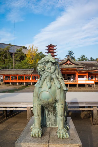 Itsukushima Shinto Shrine komplex på ön Miyajima — Stockfoto