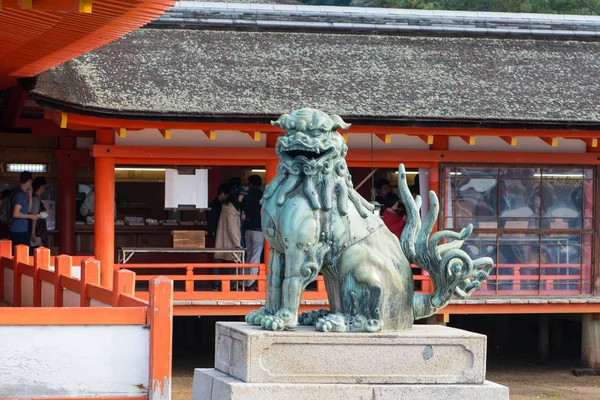 Complesso del santuario shintoista di Itsukushima nell'isola di Miyajima Hiroshima, Giappone — Foto Stock