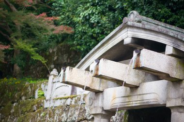 Otowa şelalesi Kyoto 'daki Kiyomizu-dera tapınağında.
