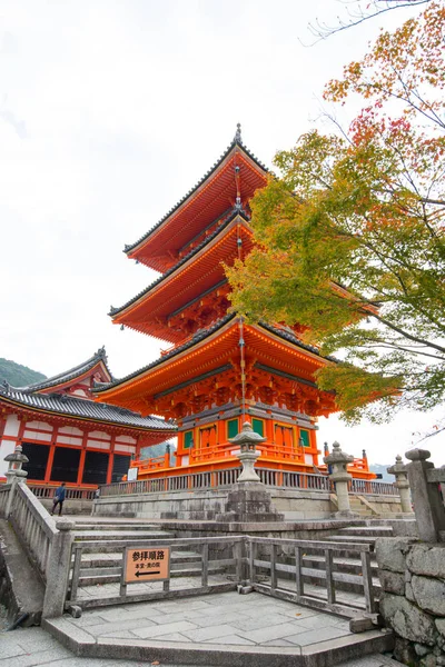 Kioto, Japonia-12 listopada 2018: Pagoda w Kiyomizu-dera Rozciągacz — Zdjęcie stockowe